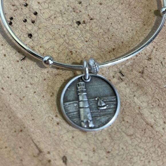 Vantel Pearls Bracelet Charm Destination Bracelet East in Silver Tone - Picture 4 of 7